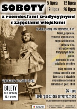 Plakat z informacjami zawartymi we wpisie. Jako zachęta po lewej stronie treści zdjęcie w stylu retro - mała dziewczynka w sukience do kolan i pantofelkach pierze w wielkiej balii.